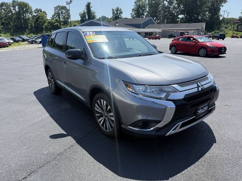 Used 2020 Mitsubishi Outlander ES FWD image 3