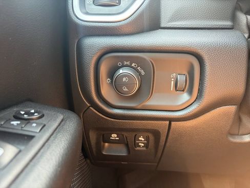 Used 2021 RAM 1500 Big Horn AWD/4WD image 30