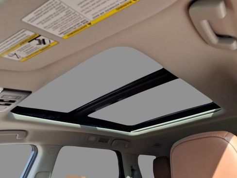 Used 2025 Nissan Pathfinder Platinum image 21