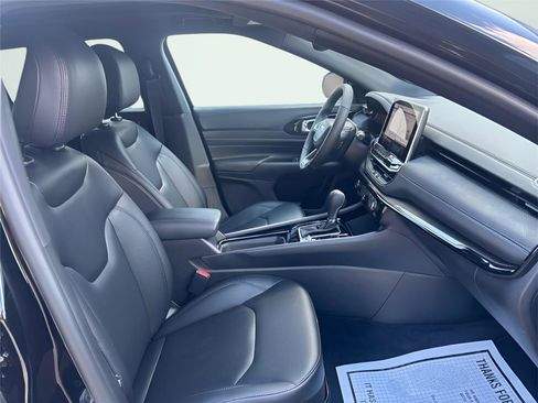 New 2026 Jeep Compass Limited w/ Sun, Sound & Navigation Group AWD/4WD image 15