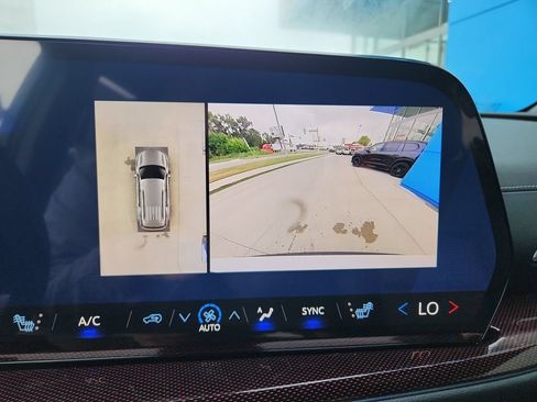 New 2026 Chevrolet Traverse Z71 w/ Enhanced Driving Package AWD/4WD image 23