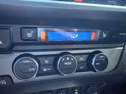 Used 2019 Toyota Tacoma TRD Sport w/ TRD Premium Sport Package AWD/4WD image 16