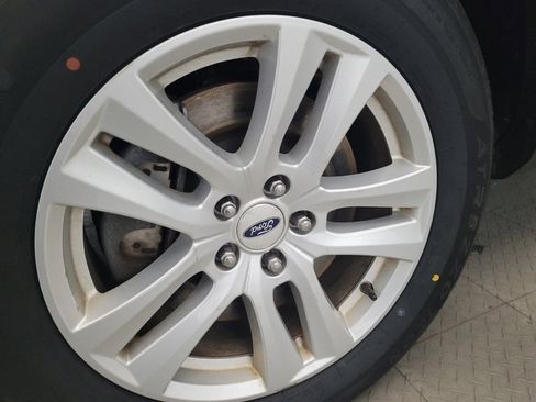 Used 2019 Ford Explorer XLT w/ Class II Trailer Tow Package image 31