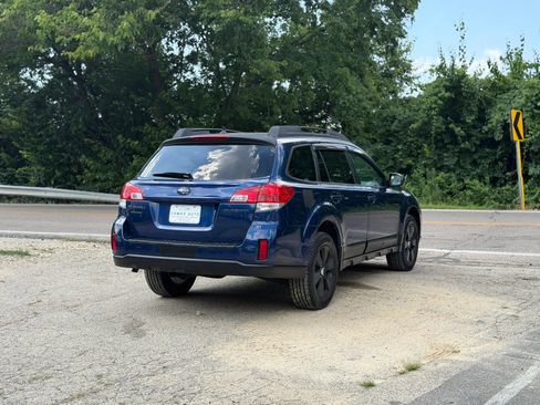 Used 2010 Subaru Outback 2.5i Premium AWD/4WD image 11