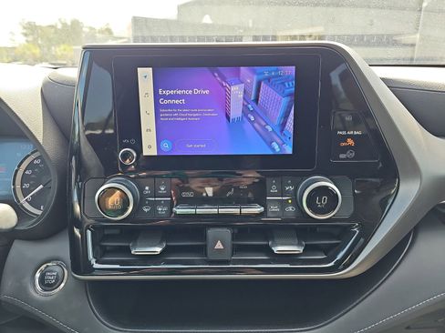 Used 2023 Toyota Highlander L FWD image 24