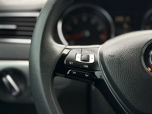 Used 2016 Volkswagen Jetta SE FWD image 38