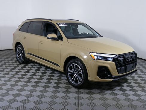 Certified 2025 Audi Q7 2.0T Premium Plus image 1