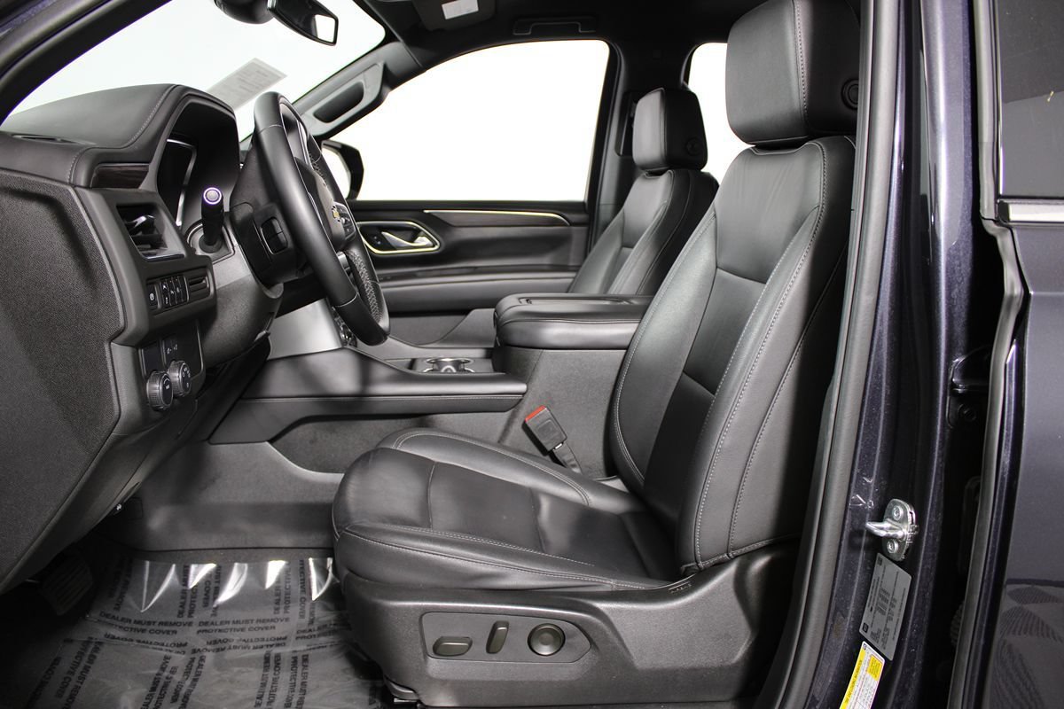 Used 2024 Chevrolet Suburban LT RWD image 9