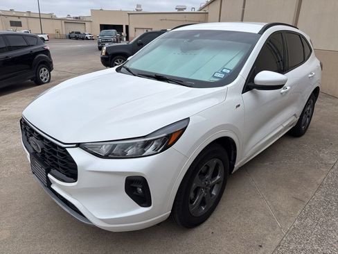 Used 2024 Ford Escape ST-Line Select w/ Tech Pack #1 AWD/4WD image 2