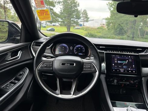 Used 2021 Jeep Grand Cherokee L Laredo AWD/4WD image 9