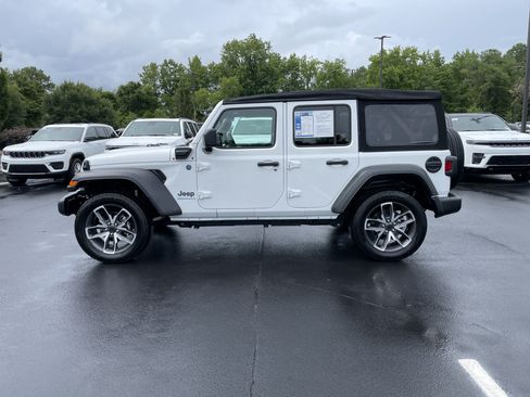 Used 2024 Jeep Wrangler Unlimited w/ Convenience Group AWD/4WD image 7