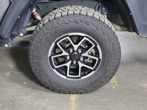 Used 2022 Jeep Gladiator Rubicon w/ LED Lighting Group AWD/4WD image 43