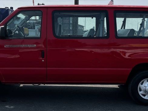 Used 2006 Ford E-350 and Econoline 350 Super Duty Wagon RWD image 8