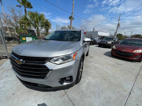 Used 2019 Chevrolet Traverse LT w/ LT Premium Package FWD image 2