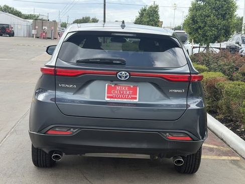 Used 2022 Toyota Venza LE AWD/4WD image 5