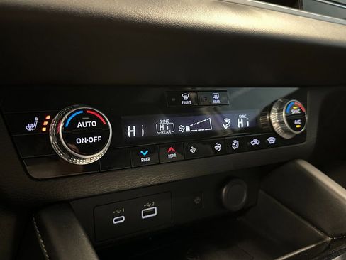 Used 2022 Mitsubishi Outlander SEL AWD/4WD image 15