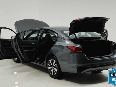 Used 2022 Nissan Altima 2.5 SV FWD image 13