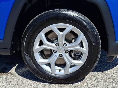 Used 2024 Jeep Compass Latitude image 8