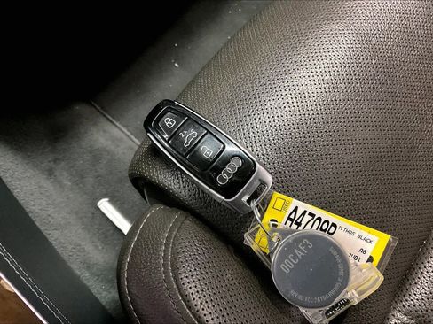 Used 2021 Audi A8 L 3.0T w/ Executive Plus Package image 12