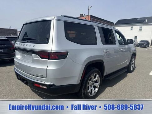 Used 2022 Jeep Wagoneer Series II AWD/4WD image 9