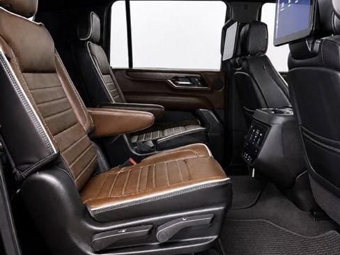 Used 2025 GMC Yukon Denali Ultimate AWD/4WD image 22