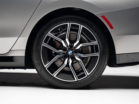 Used 2023 BMW 740i RWD image 21