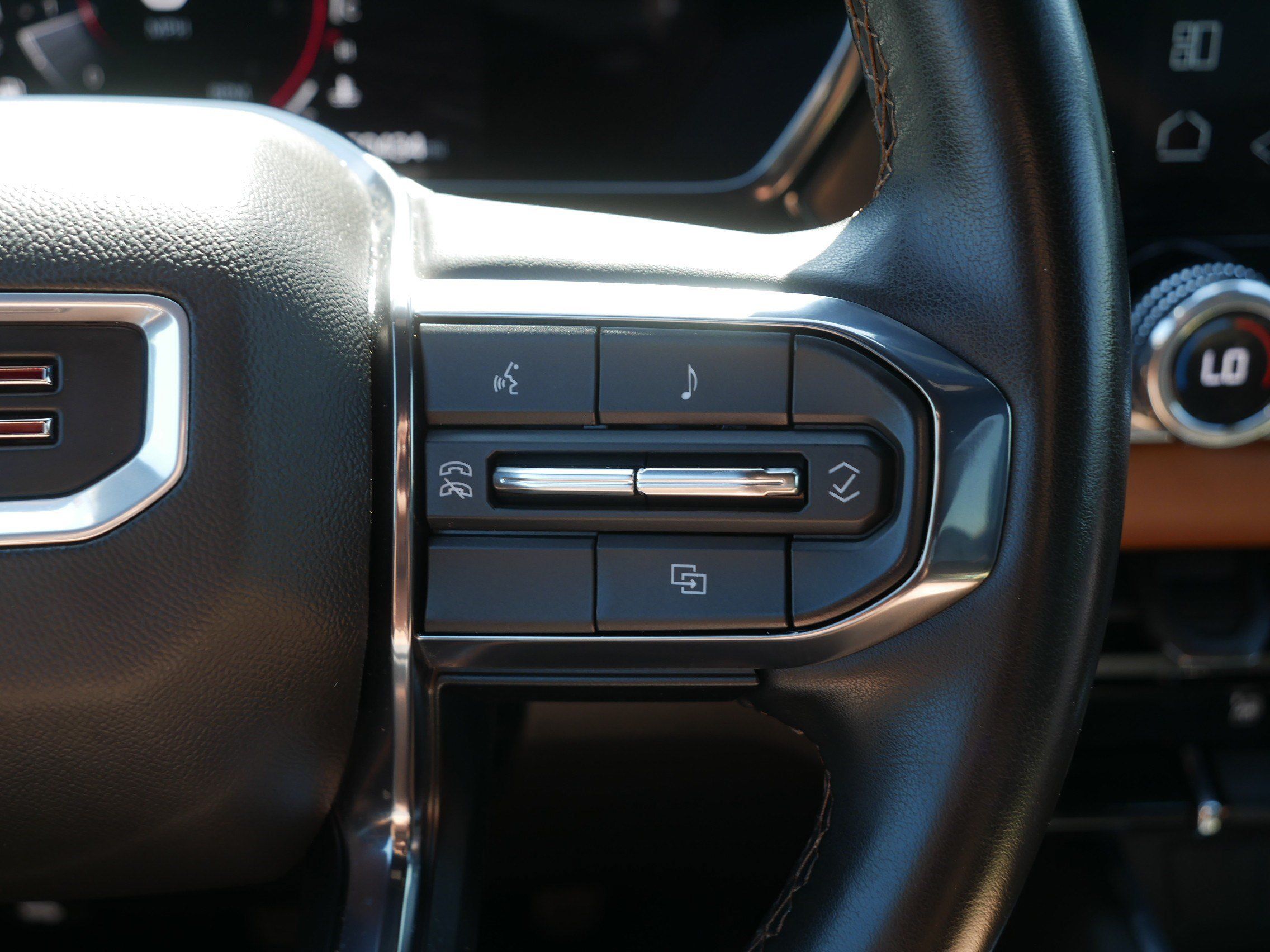 Used 2023 GMC Canyon AT4 w/ Technology Package AWD/4WD image 30