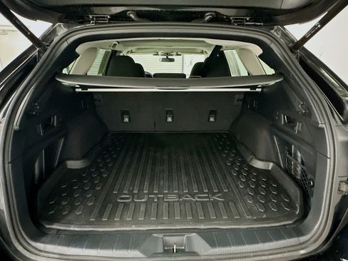 Used 2025 Subaru Outback Premium image 31