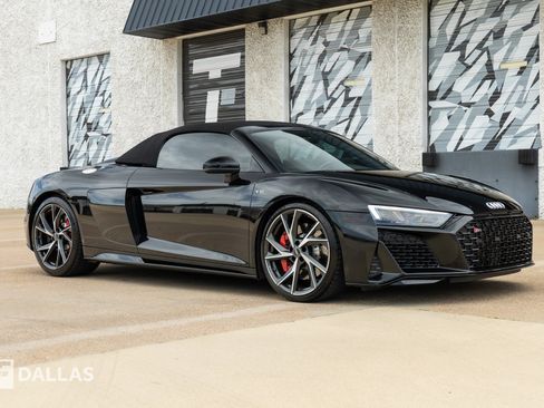 Used 2021 Audi R8 V10 w/ Premium Package RWD image 18
