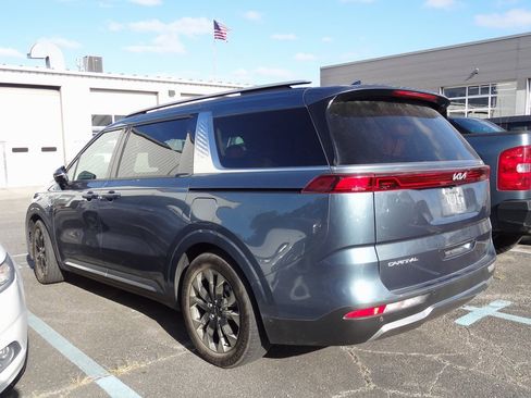 Used 2024 Kia Carnival SX Prestige image 3