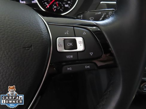 Used 2019 Volkswagen Tiguan SE image 16