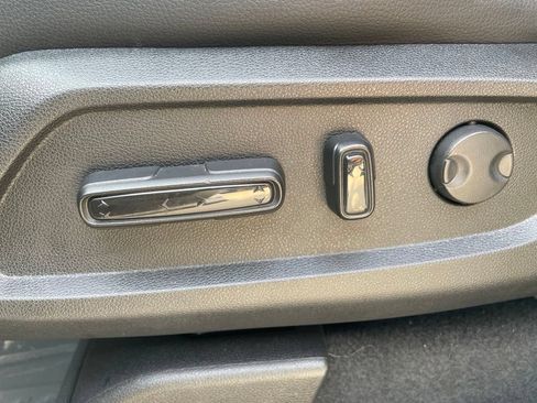 Used 2025 Honda Pilot EX-L image 18