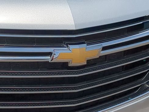 Used 2020 Chevrolet Traverse LT FWD image 11