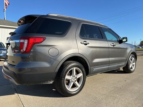 Used 2016 Ford Explorer XLT w/ Equipment Group 202A image 5