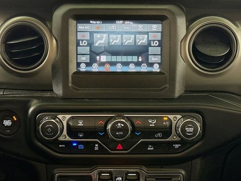 Used 2023 Jeep Wrangler Unlimited AWD/4WD image 15