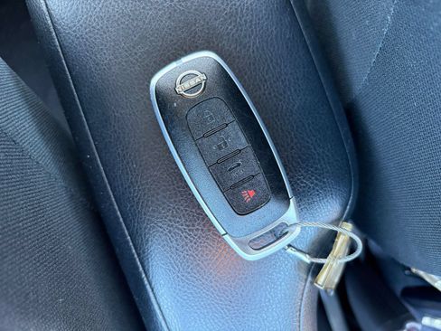 Used 2025 Nissan Versa SV FWD image 21