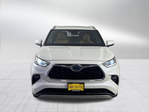 Used 2021 Toyota Highlander Platinum image 2