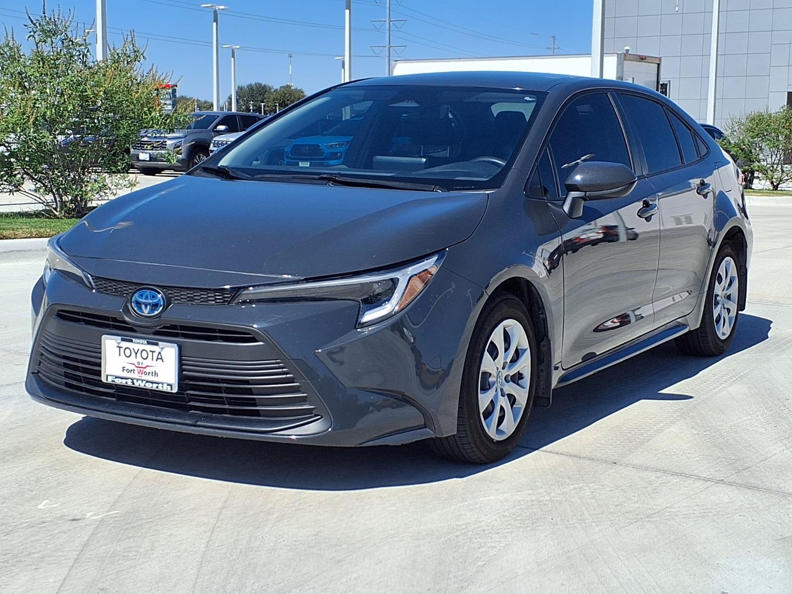 Used 2025 Toyota Corolla LE FWD image 3