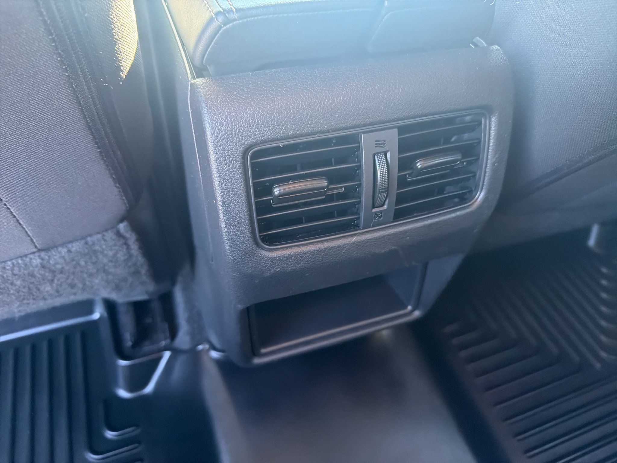 Used 2025 Nissan Rogue S AWD/4WD image 26