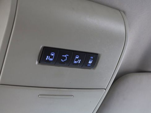 Used 2012 Dodge Grand Caravan SXT image 12