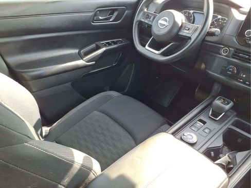 Used 2024 Nissan Pathfinder S AWD/4WD image 10