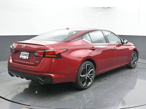 Used 2024 Nissan Altima 2.5 SR w/ SR Premium Package image 10
