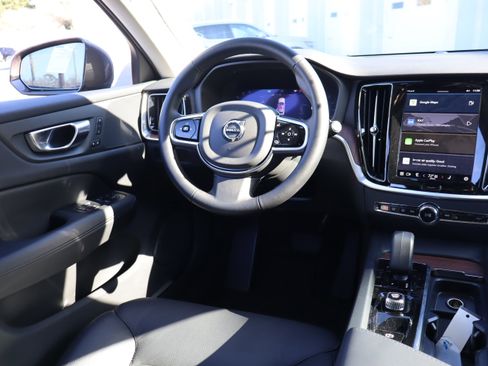 Used 2025 Volvo V60 B5 Cross Country Plus image 12