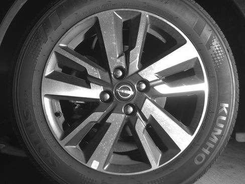 Used 2025 Nissan Versa SV FWD image 12