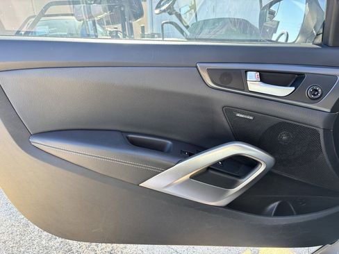 Used 2016 Hyundai Veloster Turbo image 11