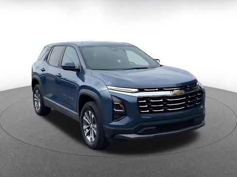 Used 2025 Chevrolet Equinox LT image 3