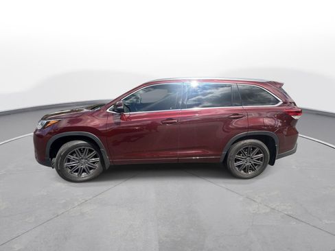 Used 2017 Toyota Highlander Limited Platinum w/ Preferred Accessory Package AWD/4WD image 9