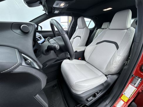 Used 2022 Lexus UX 200 image 10