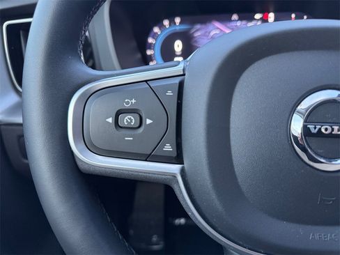 Certified 2023 Volvo XC60 B5 Core image 14