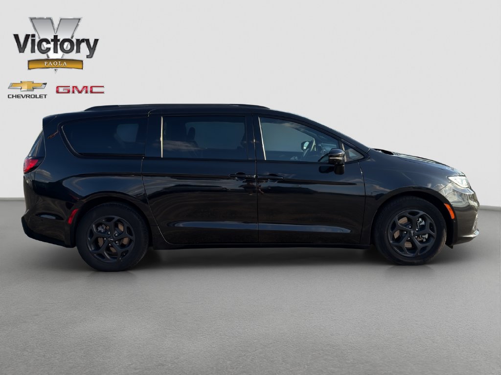 Used 2024 Chrysler Pacifica Premium FWD image 7